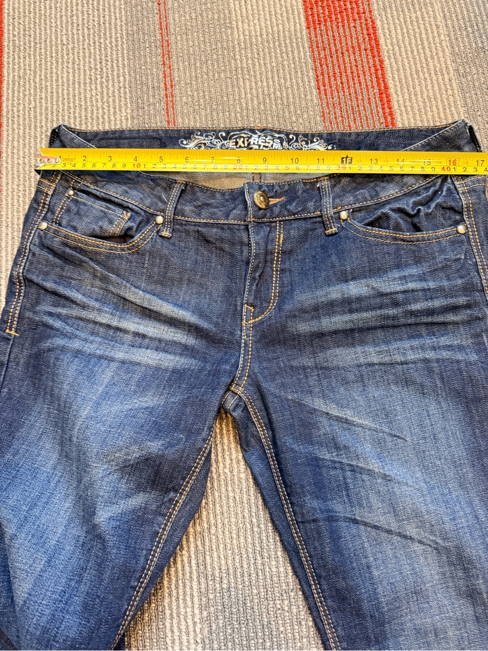 Express Women's 98% Cotton Boot Stella Reg Fit Low Rise Jeans Size 8S Waist 17in - Picture 8 of 12